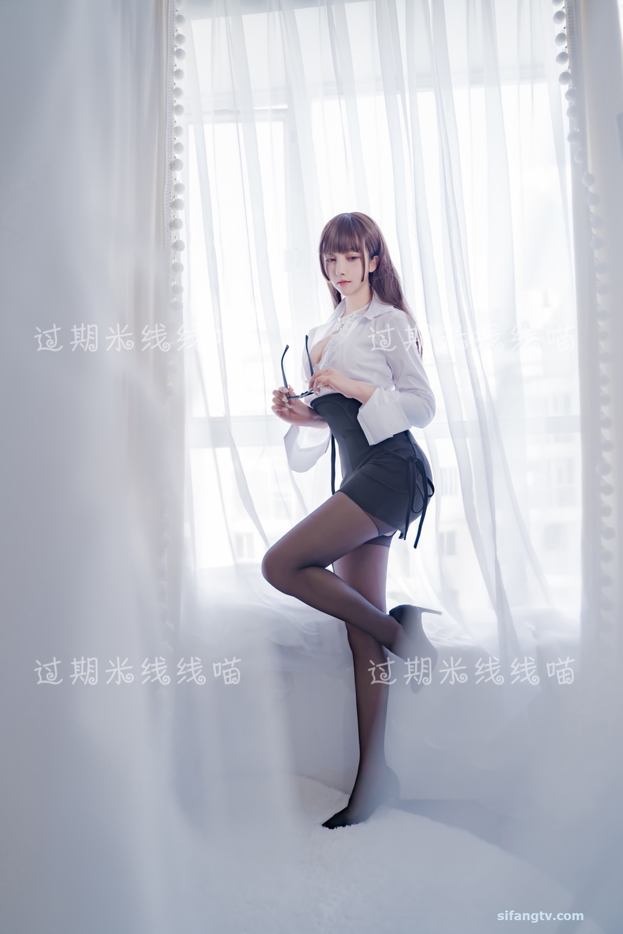 amateur photo Mixian Sama (过期米线线喵) - OL情欲 (18)