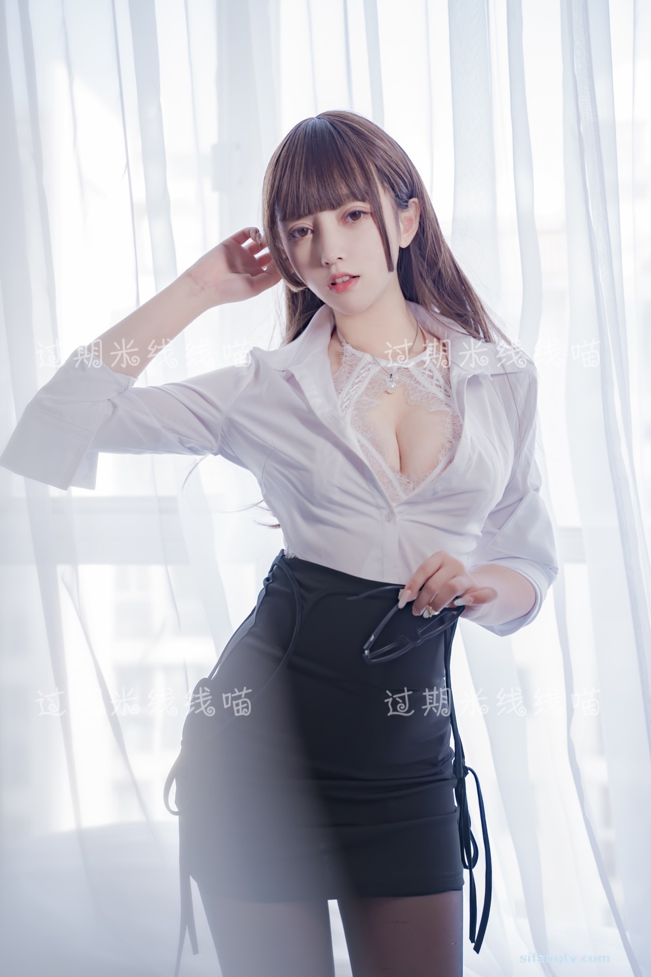 amateur photo Mixian Sama (过期米线线喵) - OL情欲 (19)