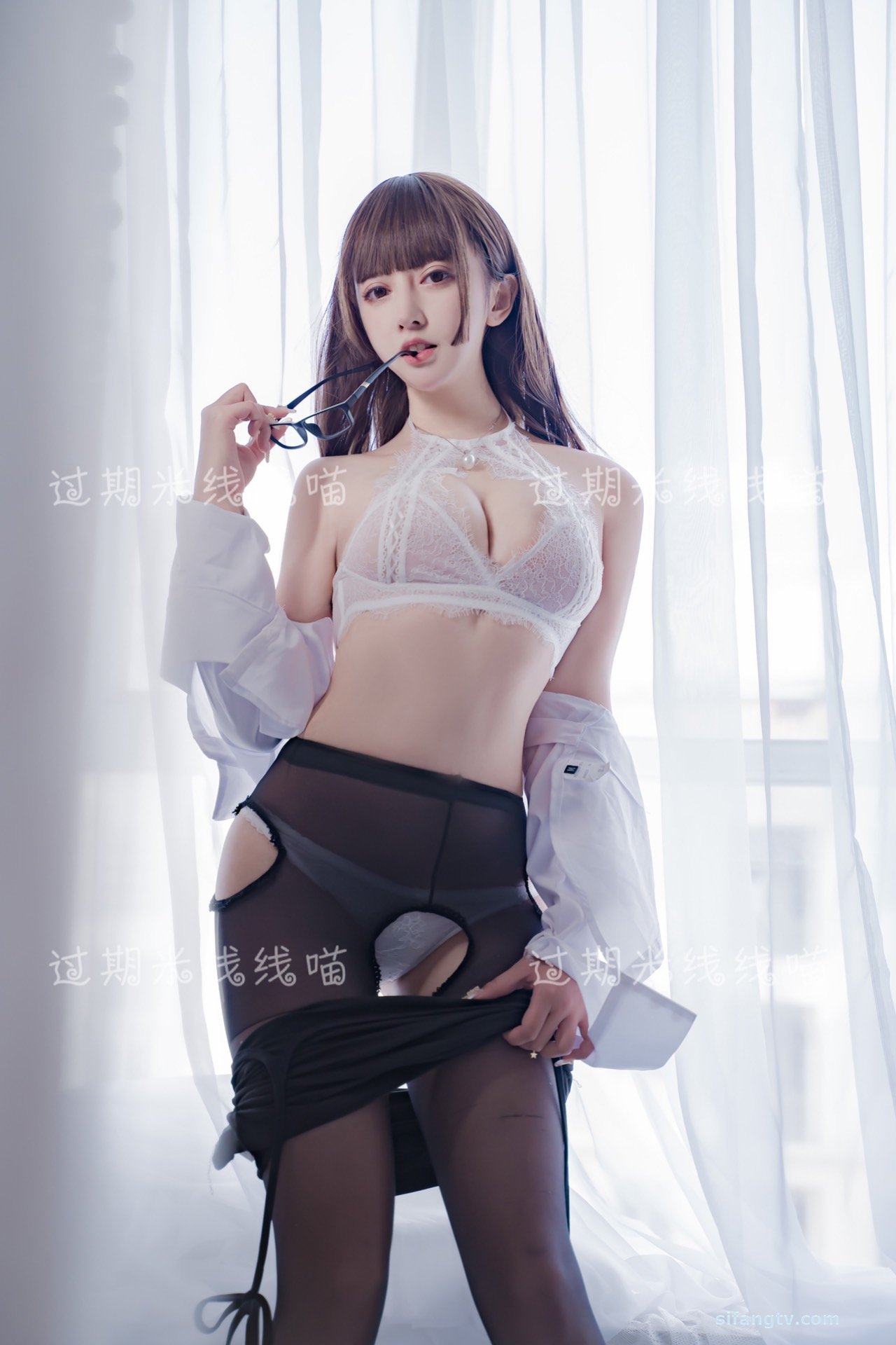 amateur photo Mixian Sama (过期米线线喵) - OL情欲 (21)