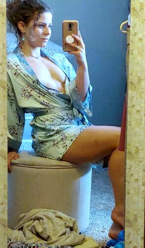 Do you like my kimono? [F]