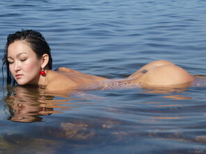 amateur photo stunning_mermaid-on-stone_rusya_high_0115