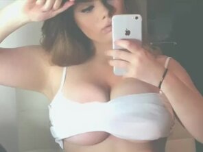 amateur pic Underboob Selfie