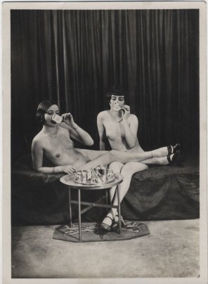 amateur photo Morning tea with the girlfriend, 1930s