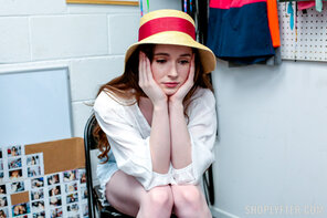 shoplyfter_hazel_moore_014