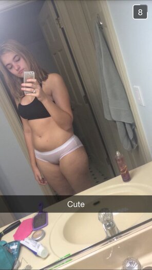 amateur pic Jenny: So proud of her cute titties!