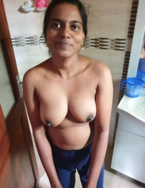 amateur pic Indian housewife nude in kitchen