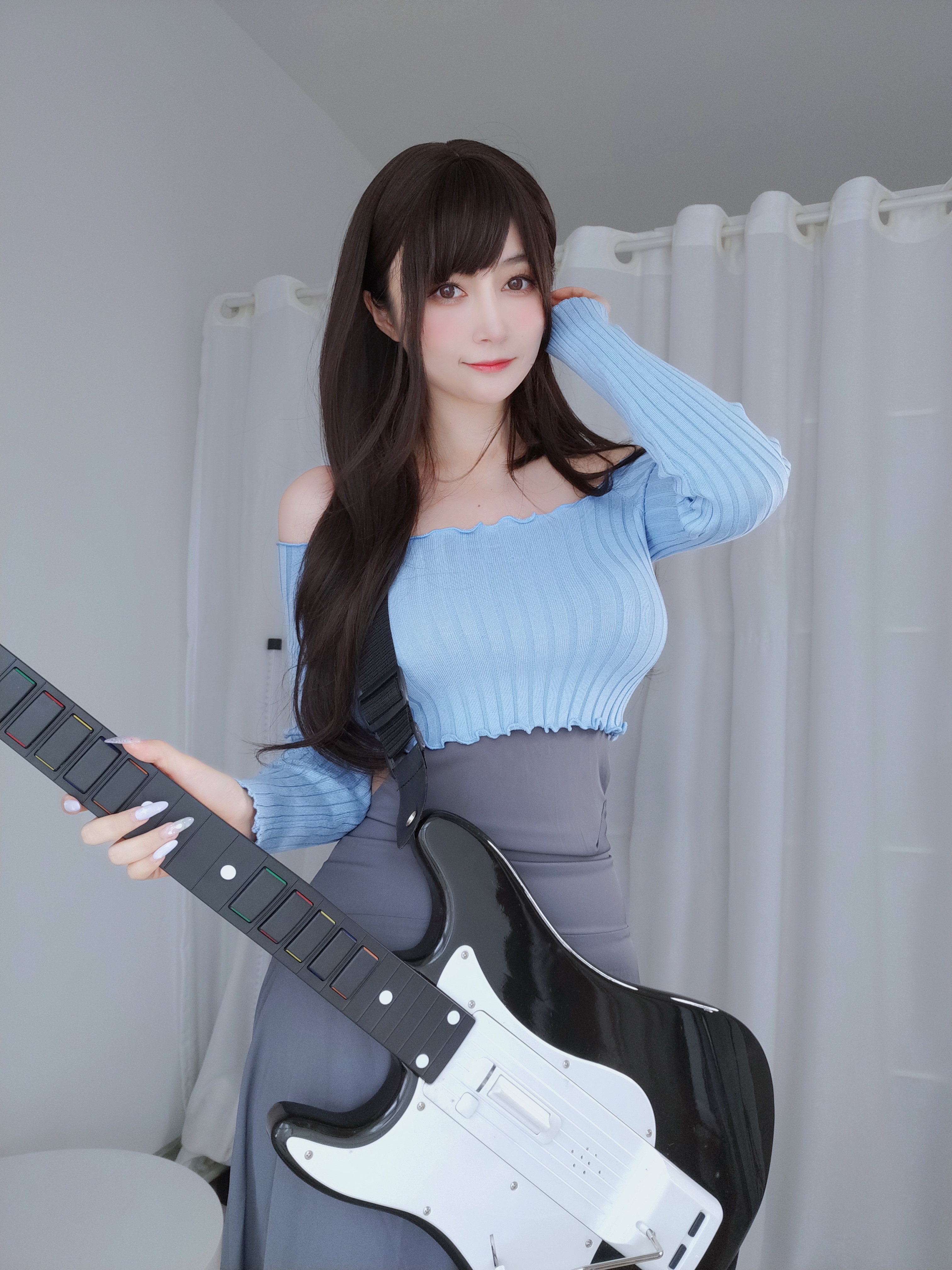 amateur photo Baiyin811 (白银81) - Sexy Guitar Girl (1)