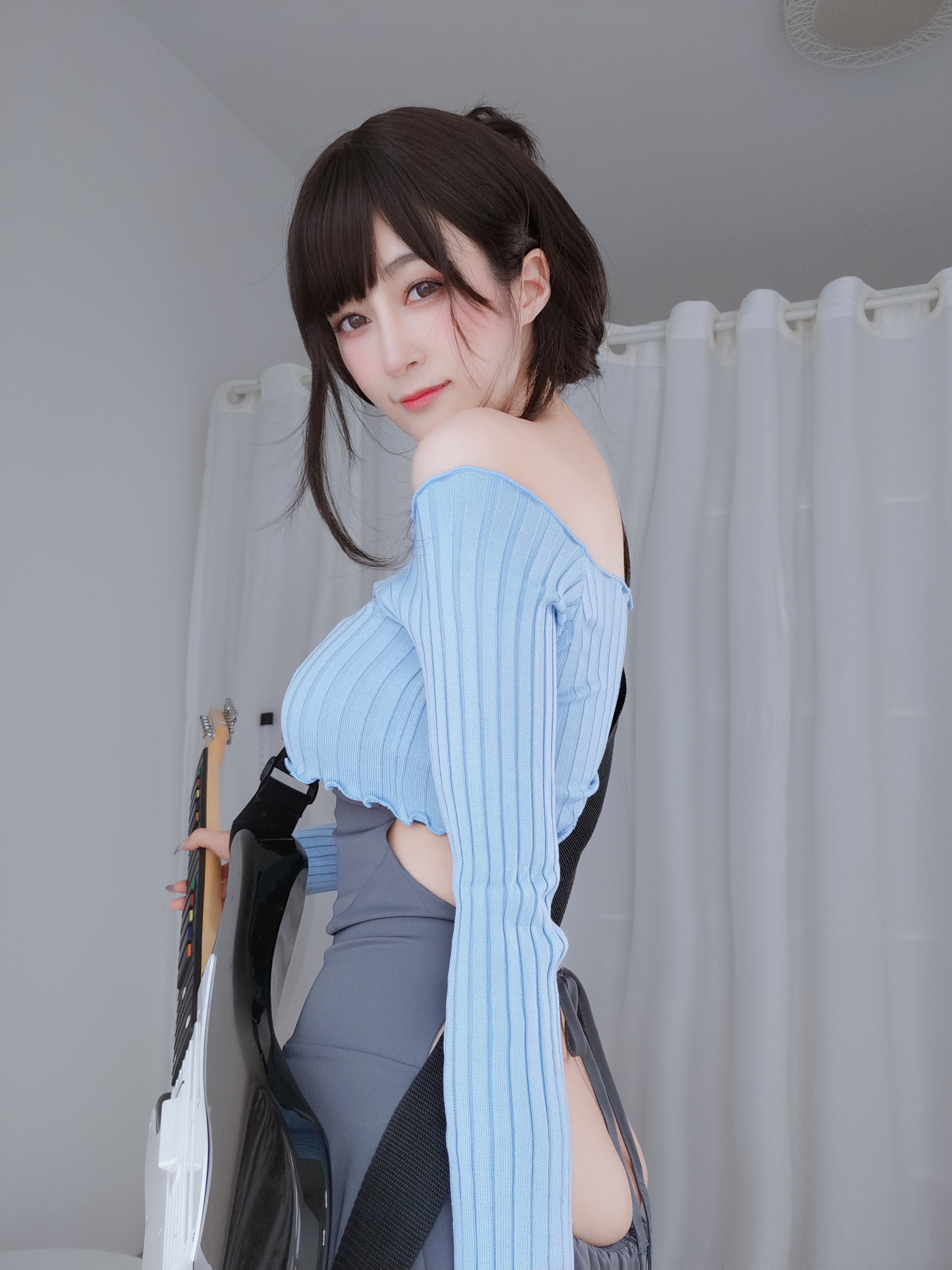 amateur photo Baiyin811 (白银81) - Sexy Guitar Girl (2)