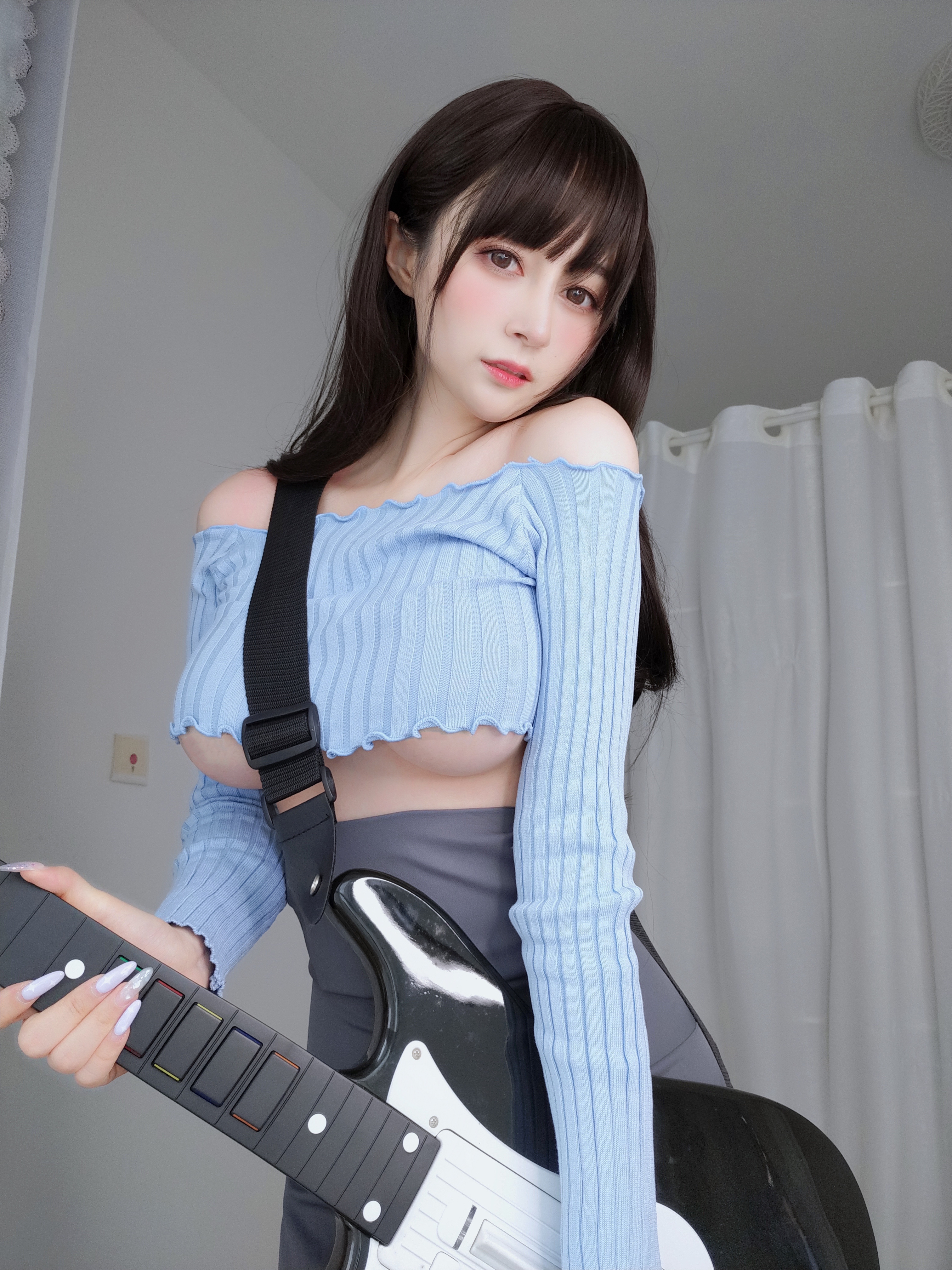 amateur photo Baiyin811 (白银81) - Sexy Guitar Girl (16)