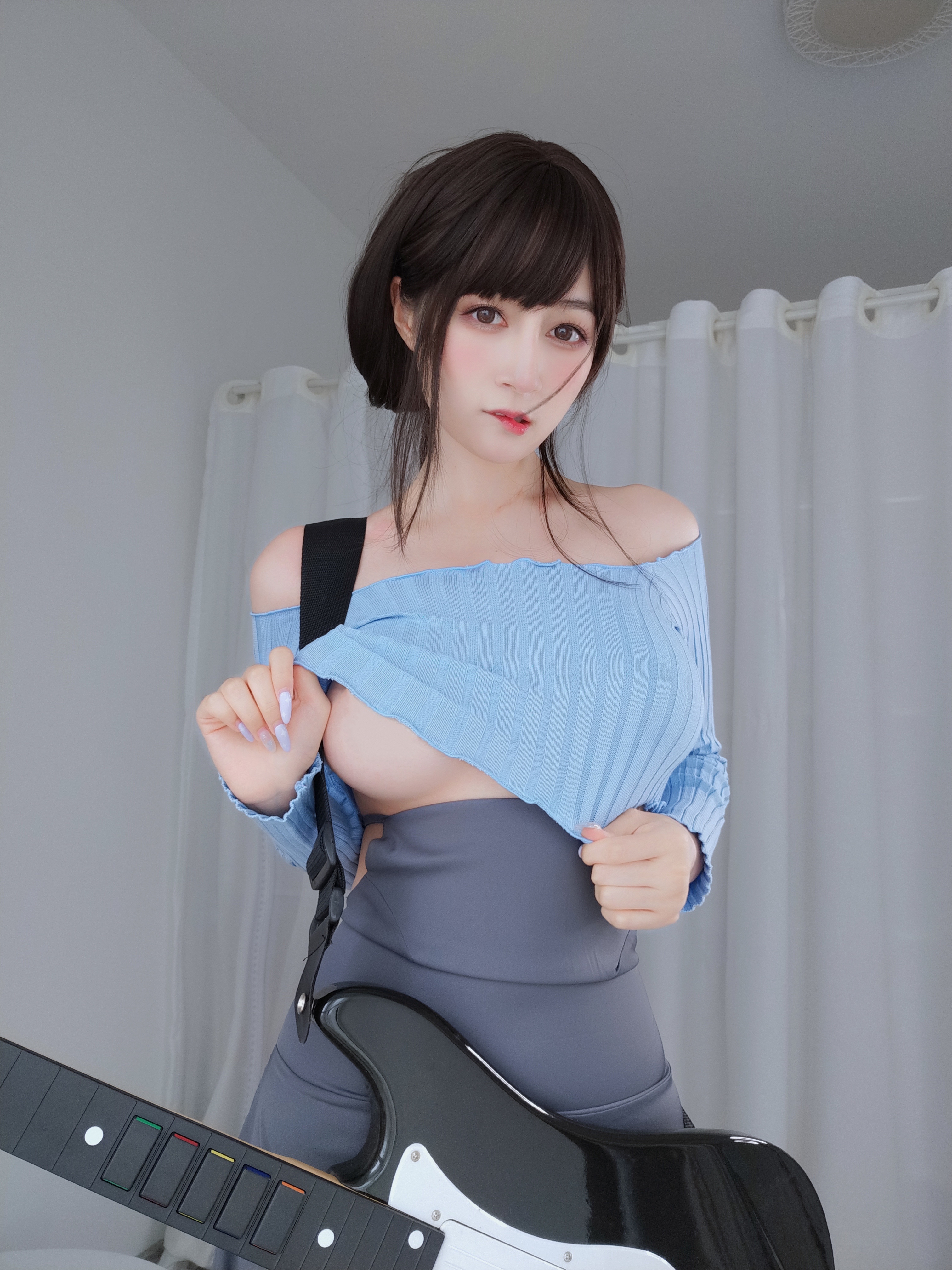 amateur photo Baiyin811 (白银81) - Sexy Guitar Girl (46)