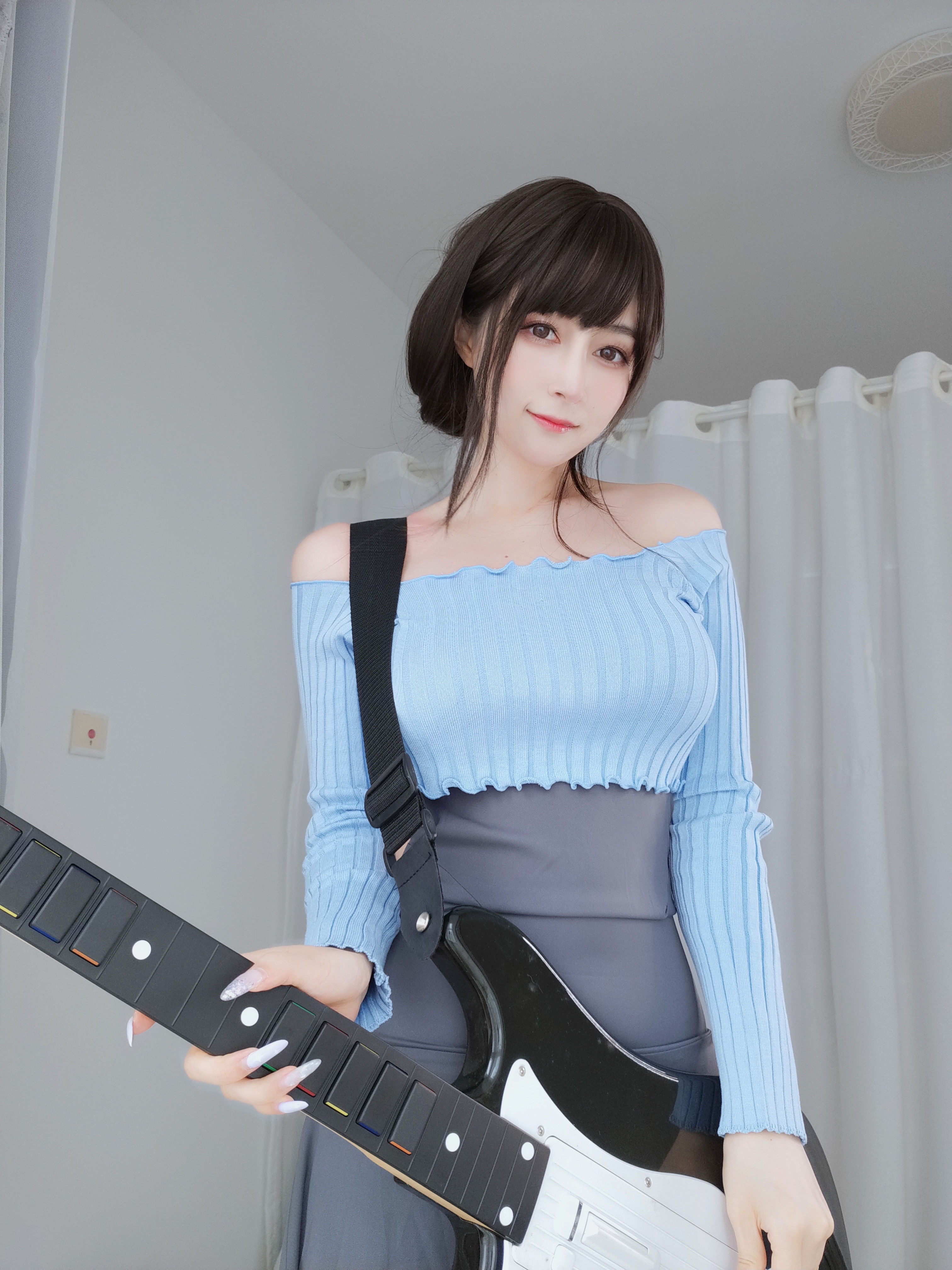 amateur photo Baiyin811 (白银81) - Sexy Guitar Girl (82)