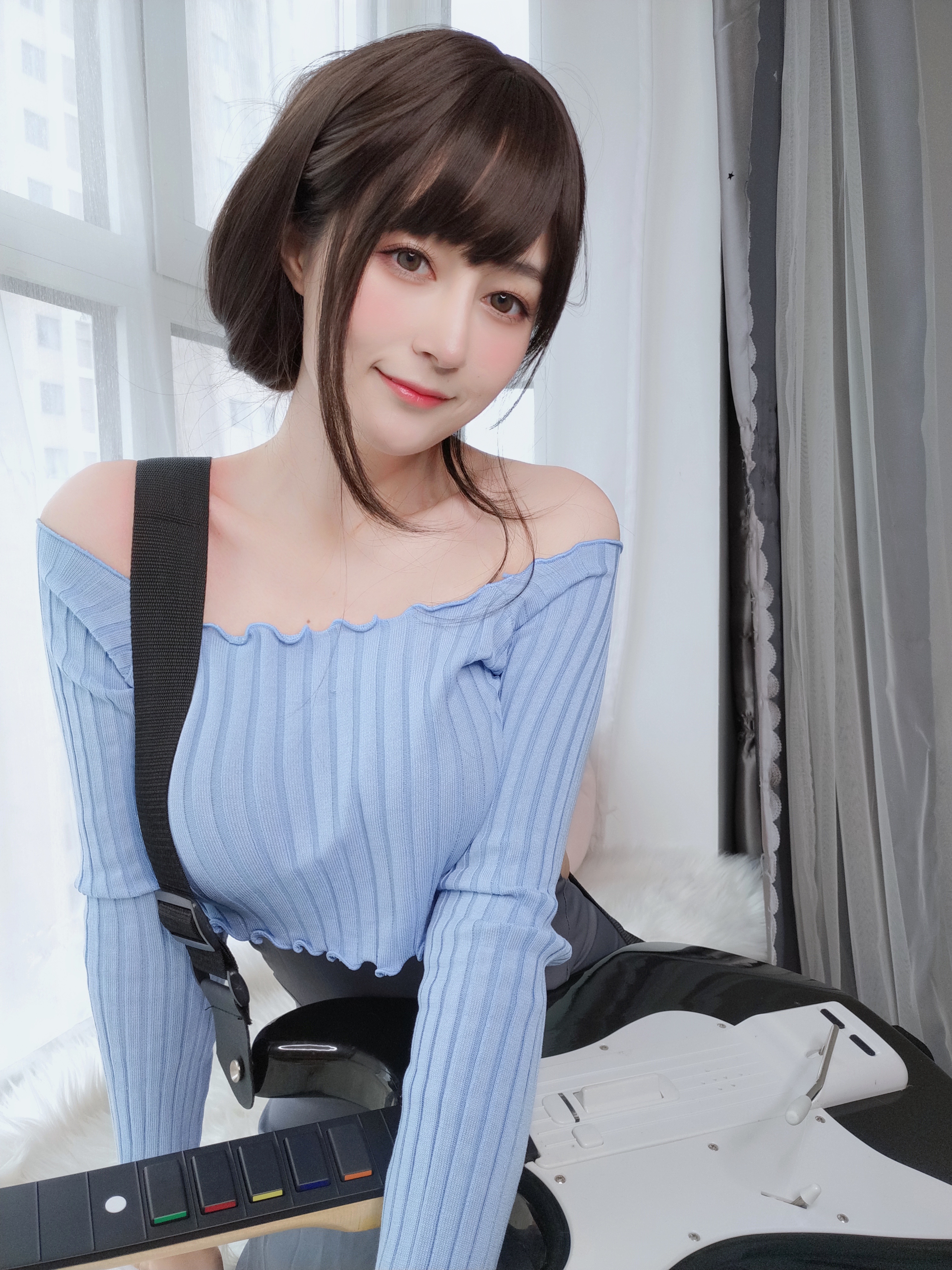 amateur photo Baiyin811 (白银81) - Sexy Guitar Girl (83)