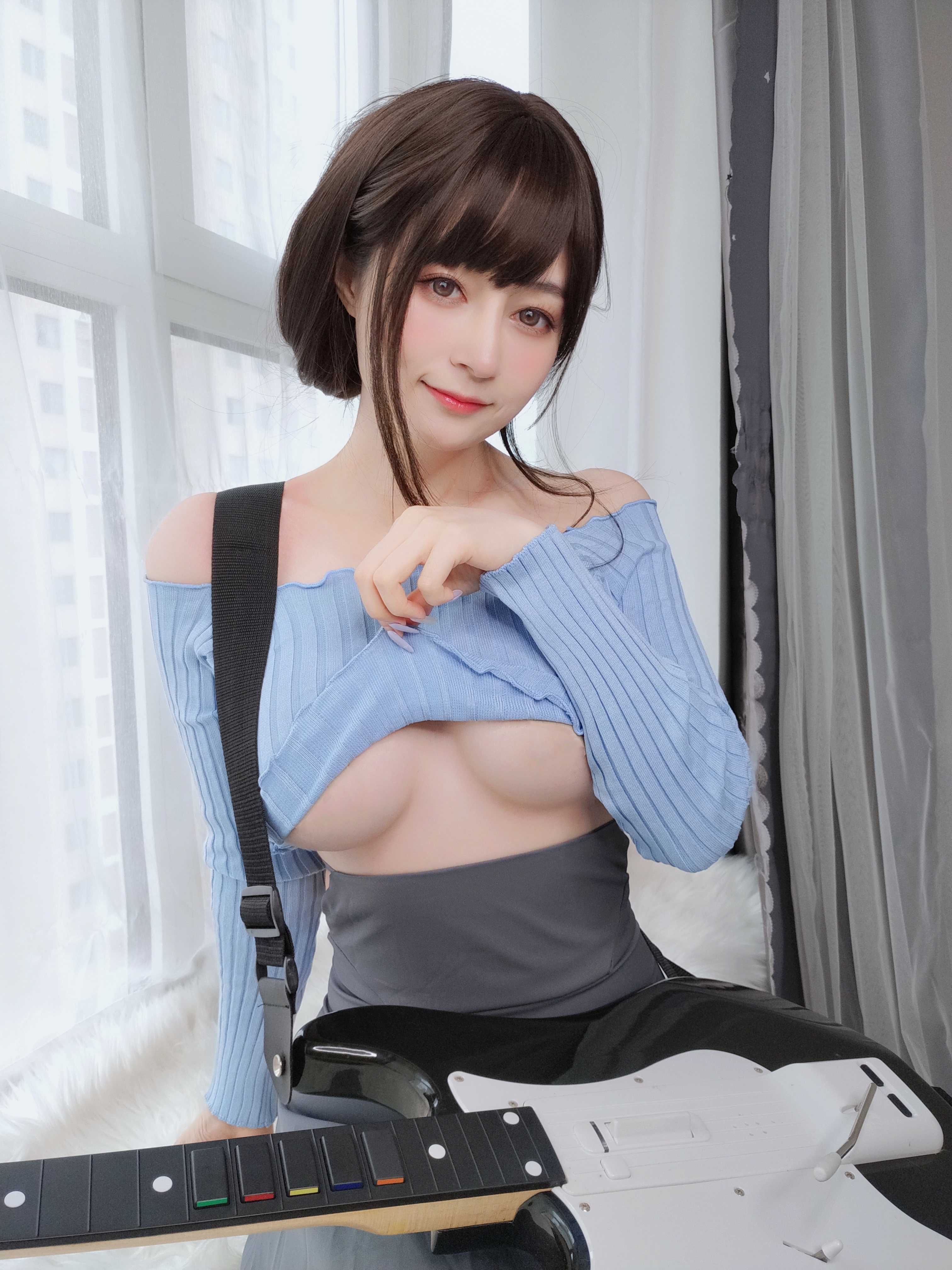 amateur photo Baiyin811 (白银81) - Sexy Guitar Girl (84)