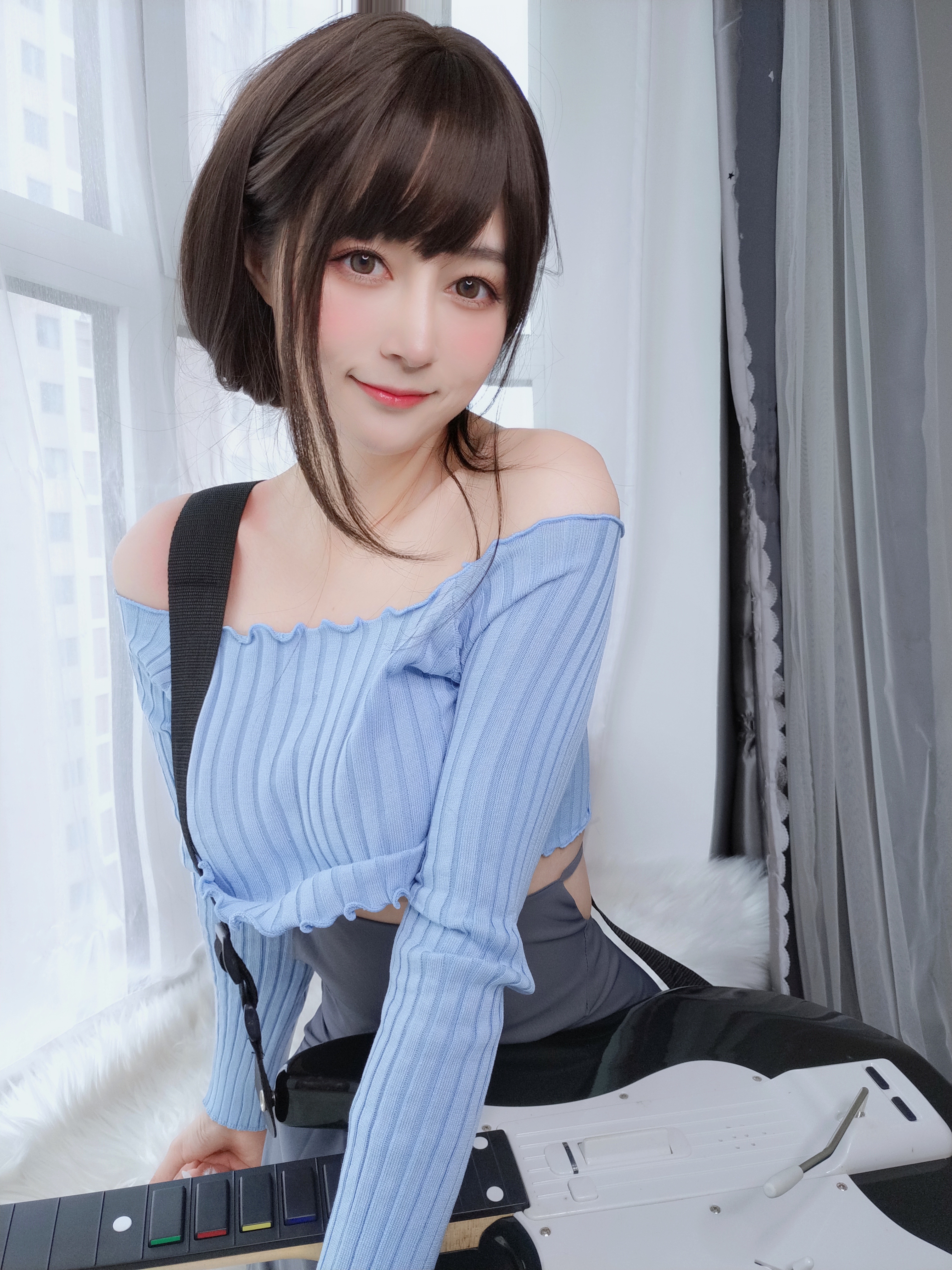 amateur photo Baiyin811 (白银81) - Sexy Guitar Girl (87)