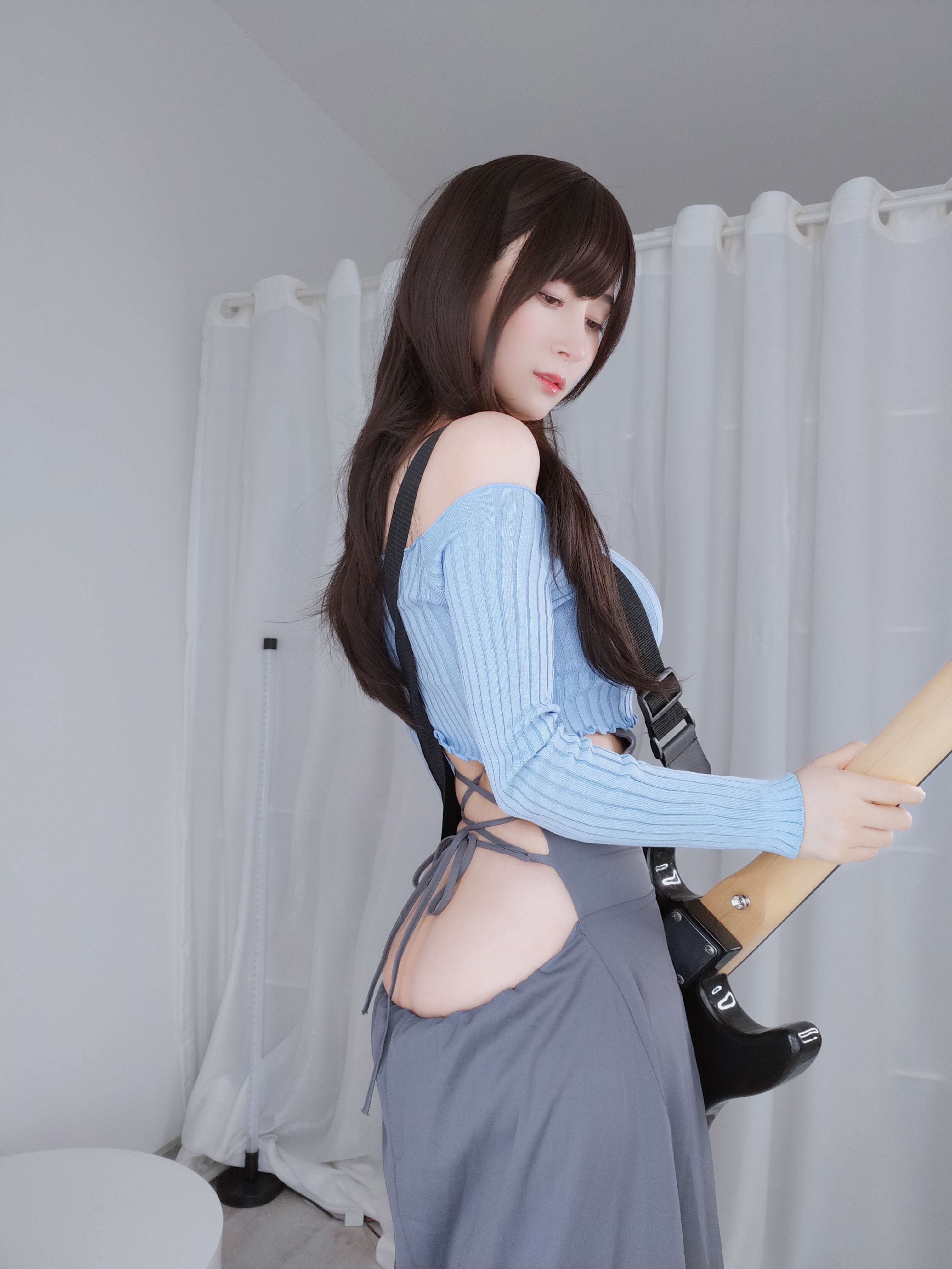 amateur photo Baiyin811 (白银81) - Sexy Guitar Girl (88)