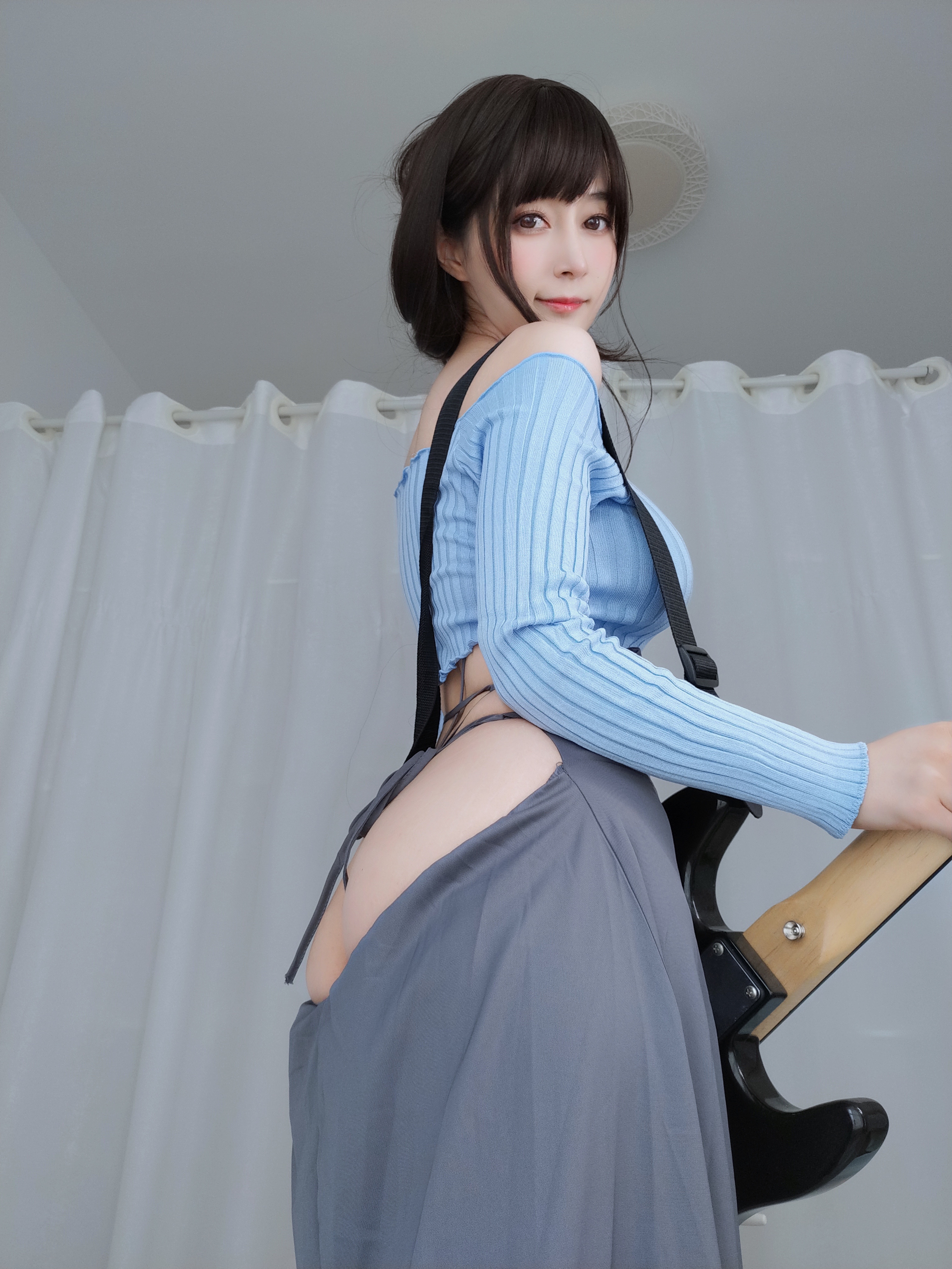 amateur photo Baiyin811 (白银81) - Sexy Guitar Girl (92)