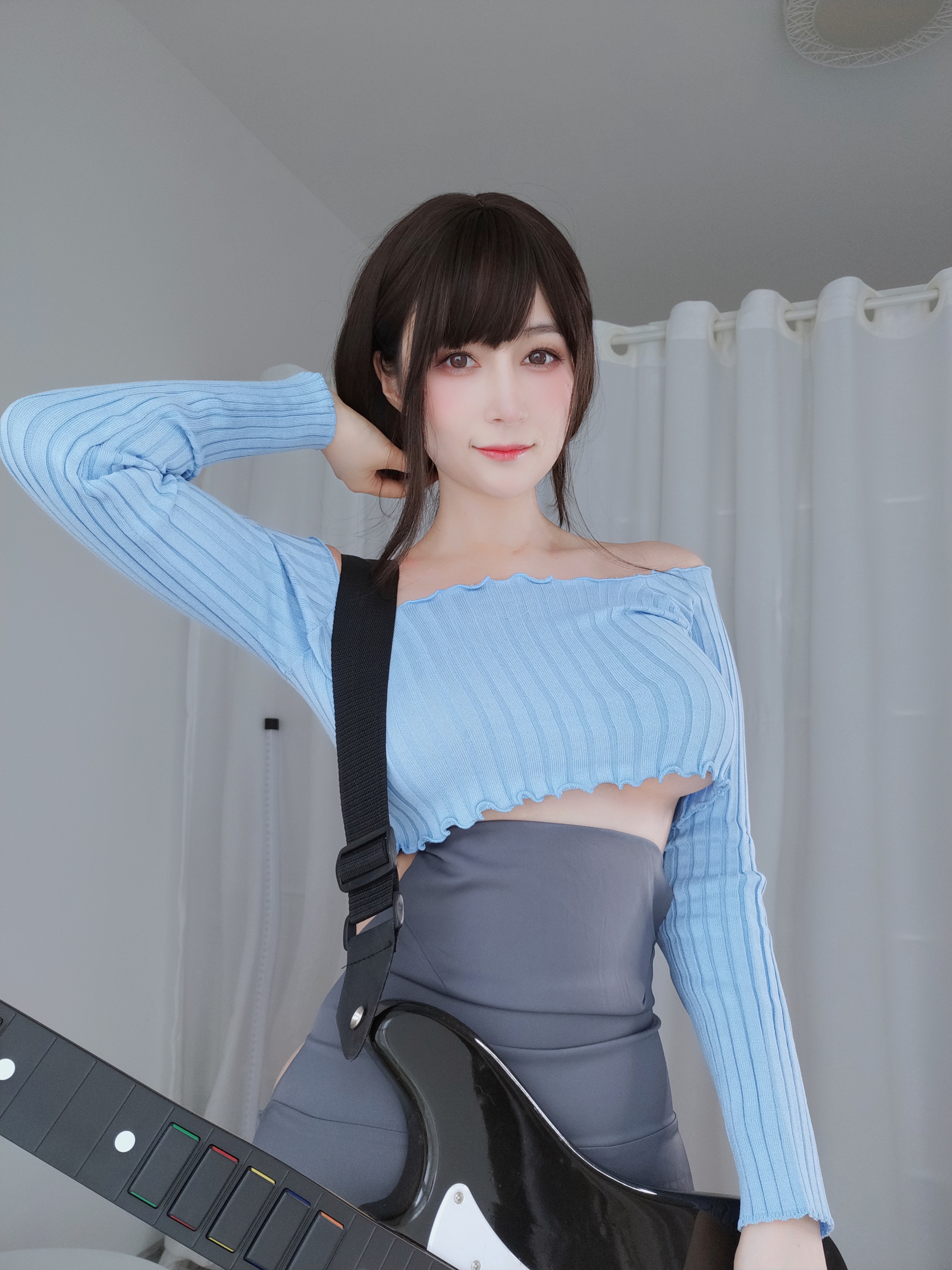 amateur photo Baiyin811 (白银81) - Sexy Guitar Girl (110)