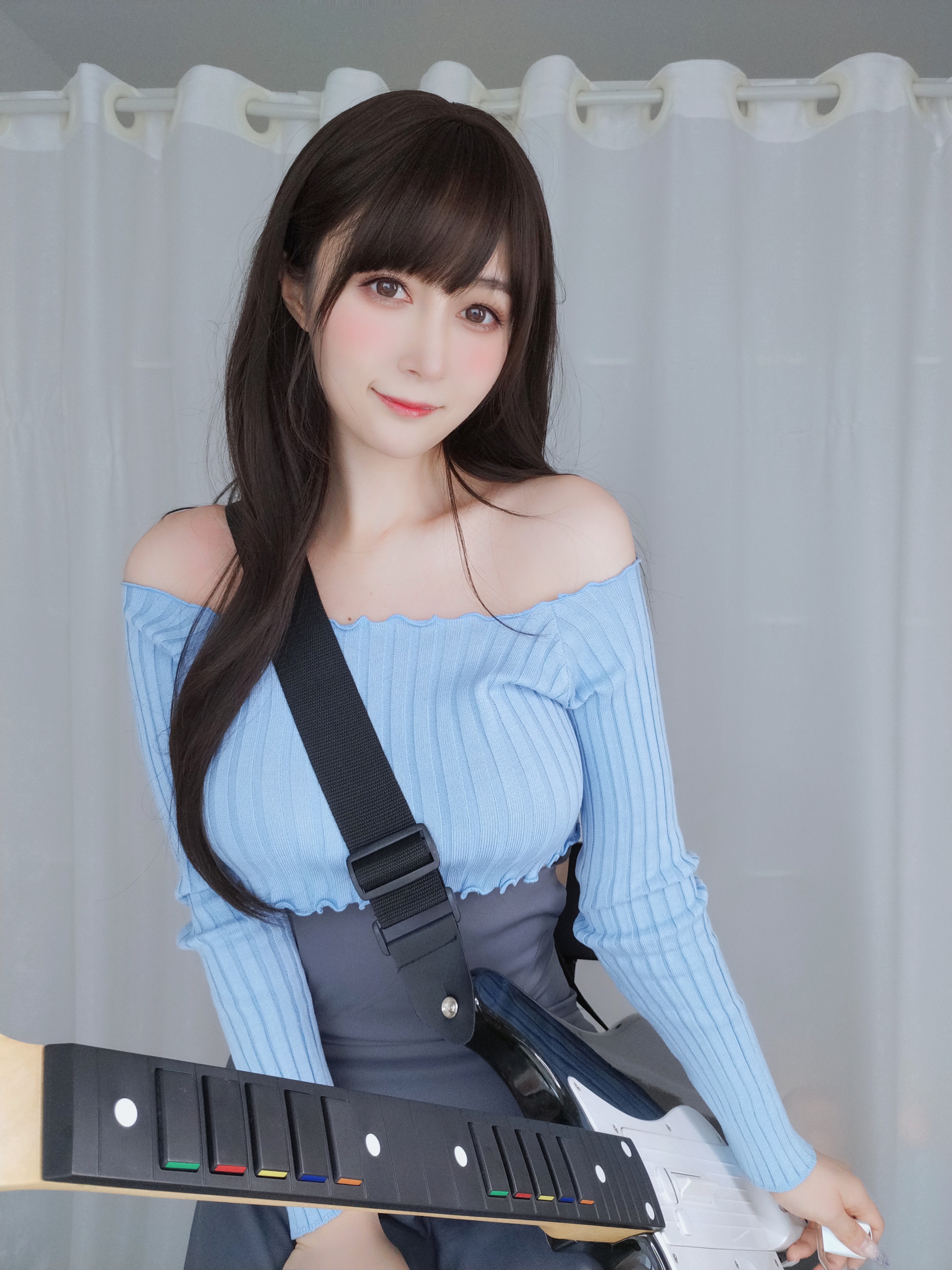 amateur photo Baiyin811 (白银81) - Sexy Guitar Girl (117)