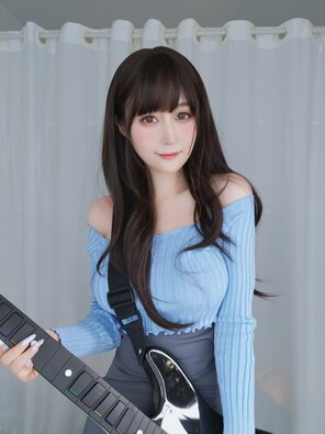 Baiyin811 (白银81) - Sexy Guitar Girl (124)