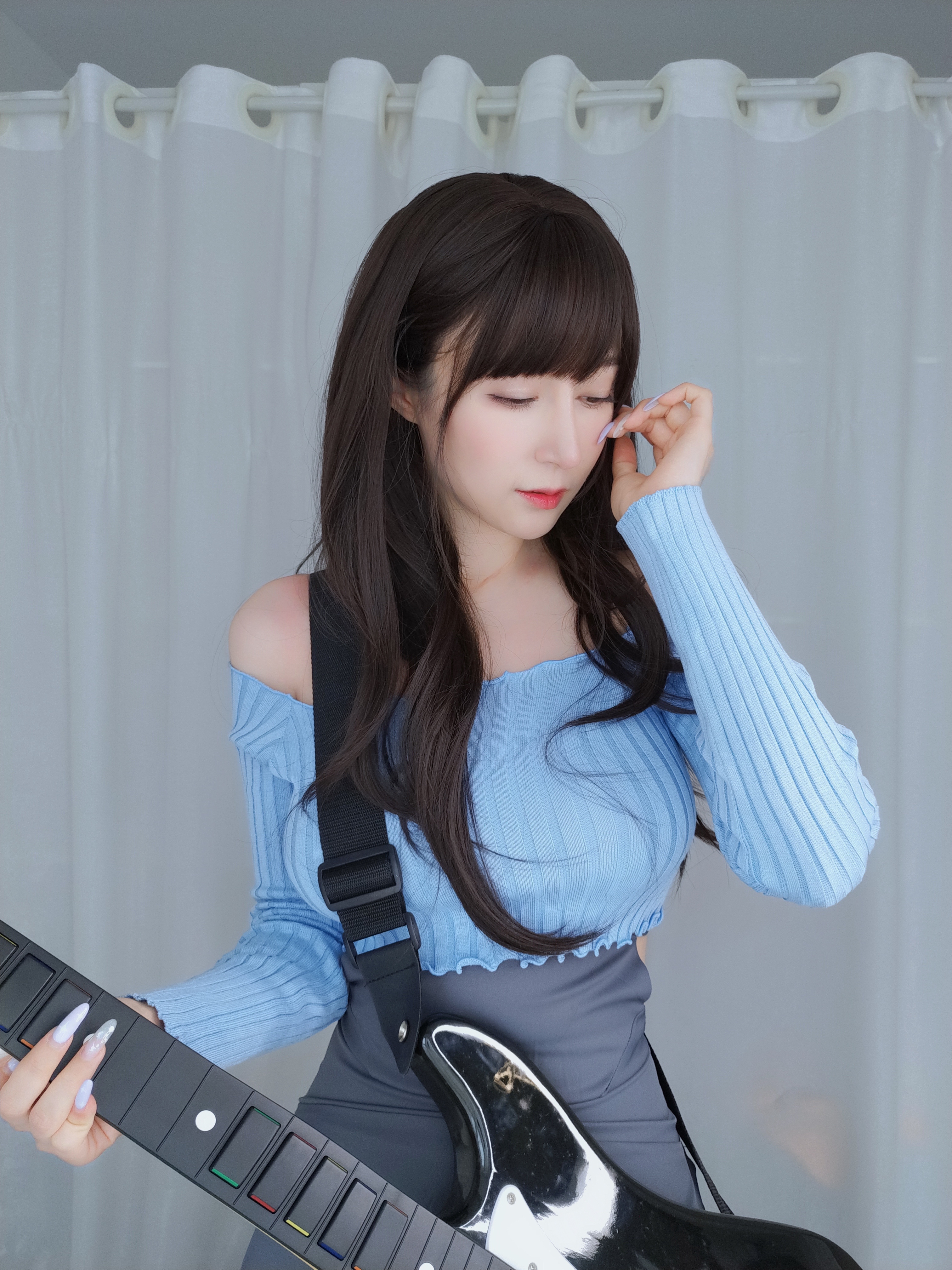 amateur photo Baiyin811 (白银81) - Sexy Guitar Girl (125)