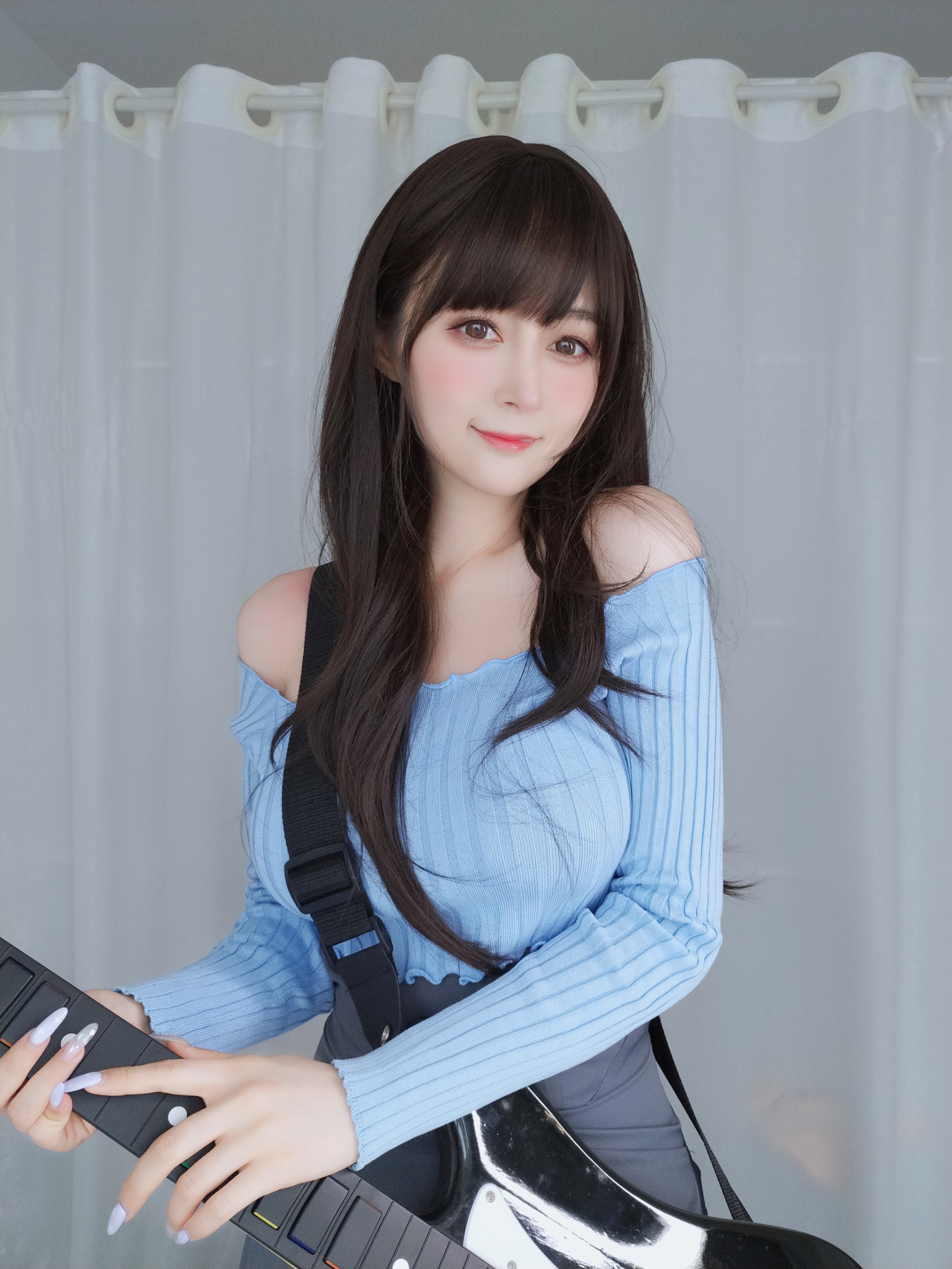 amateur photo Baiyin811 (白银81) - Sexy Guitar Girl (126)