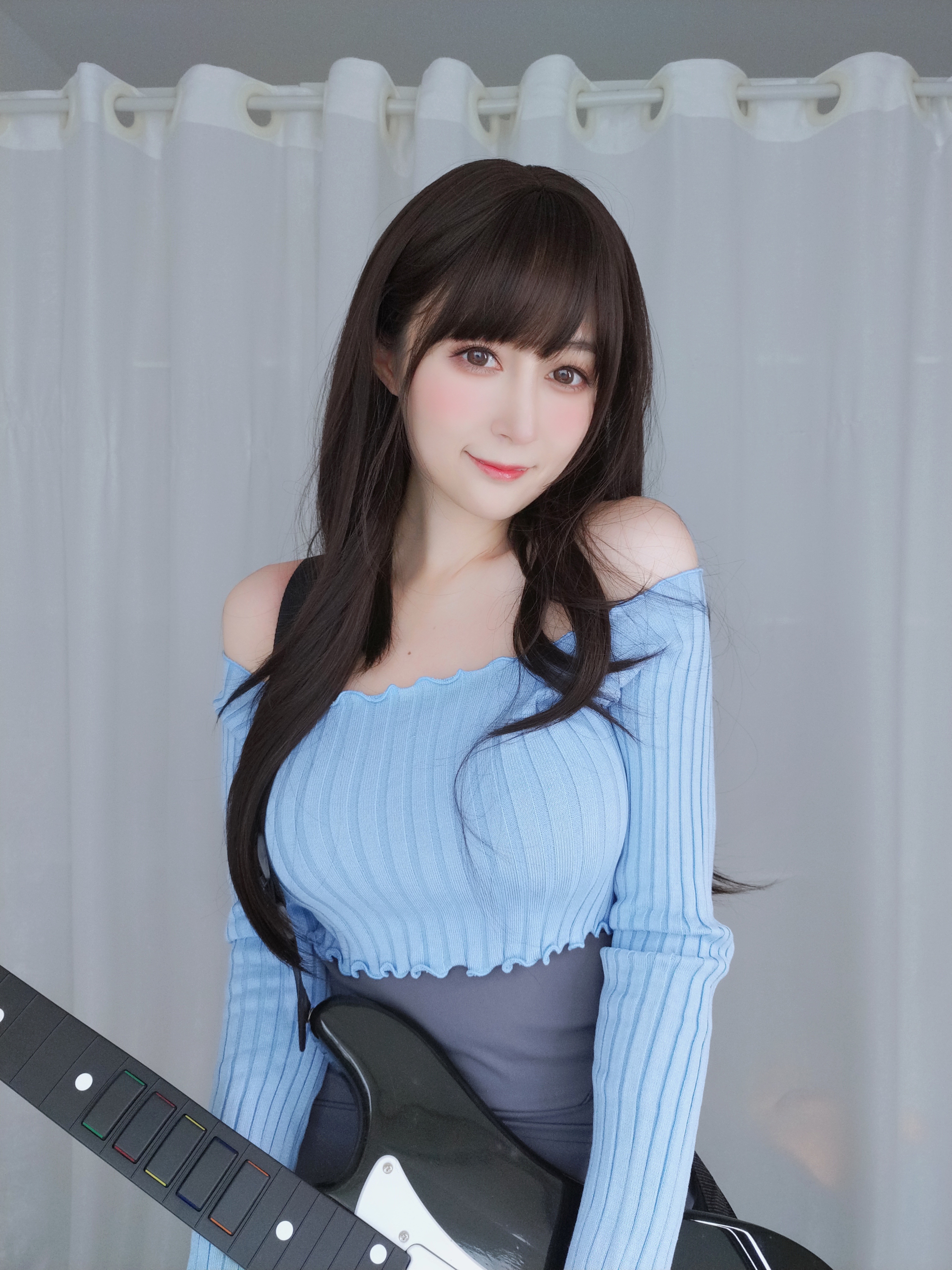 amateur photo Baiyin811 (白银81) - Sexy Guitar Girl (128)