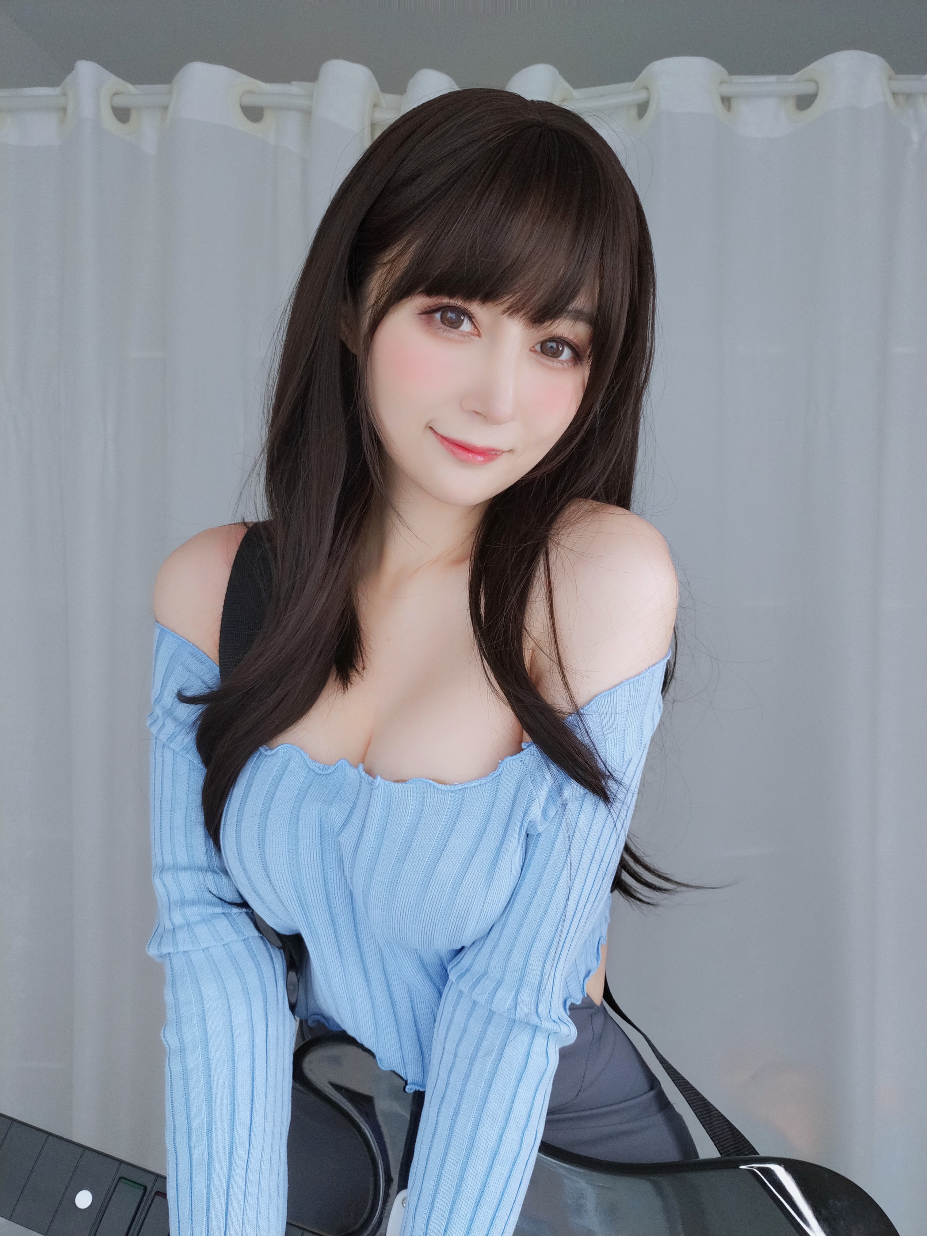 amateur photo Baiyin811 (白银81) - Sexy Guitar Girl (130)