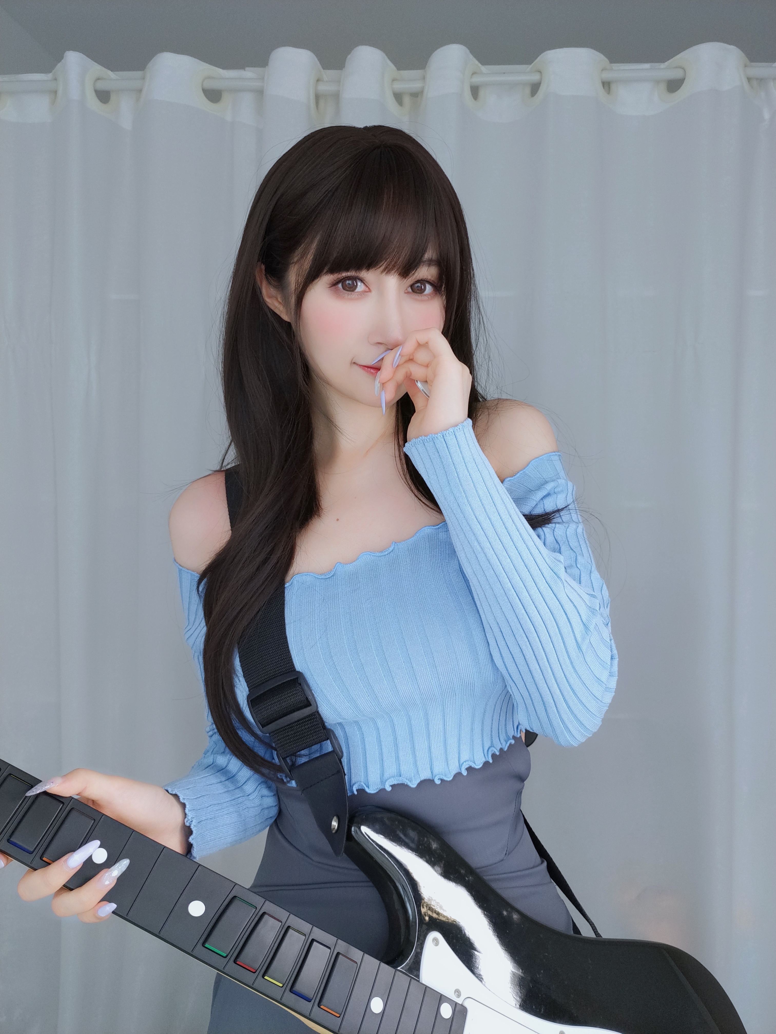 amateur photo Baiyin811 (白银81) - Sexy Guitar Girl (135)