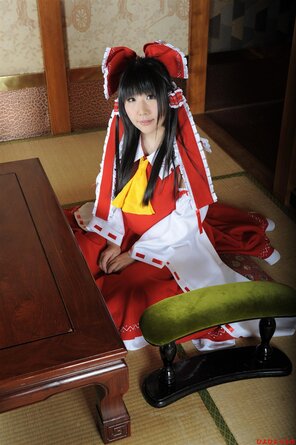 amateur pic reimu002