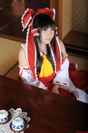 amateur pic reimu004