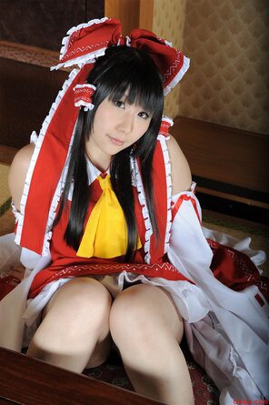 amateur pic reimu009