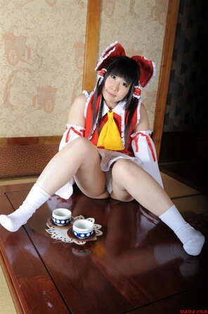 amateur pic reimu011