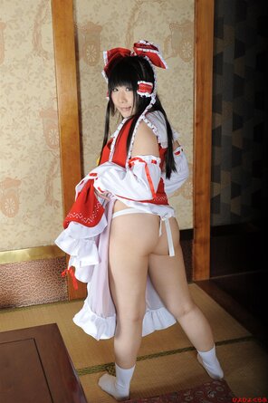 amateur pic reimu027