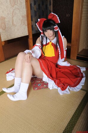 amateur pic reimu047