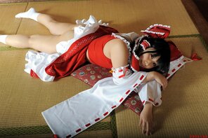 amateur pic reimu054