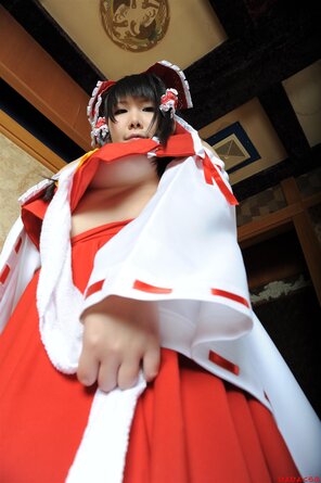 amateur pic reimu074