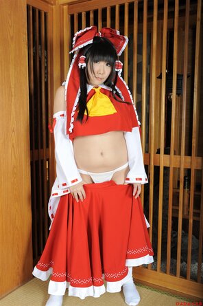 amateur pic reimu093