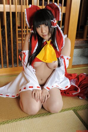 amateur pic reimu106