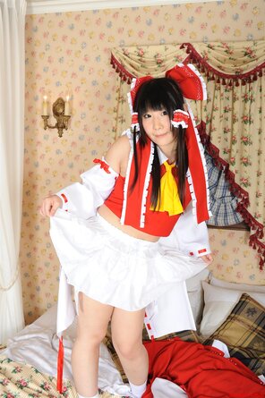 amateur pic reimu184