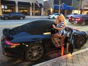 amateur pic oliviaaustinxxx-27-11-2019-93549354-When you have good taste in cars, I go for rides😏