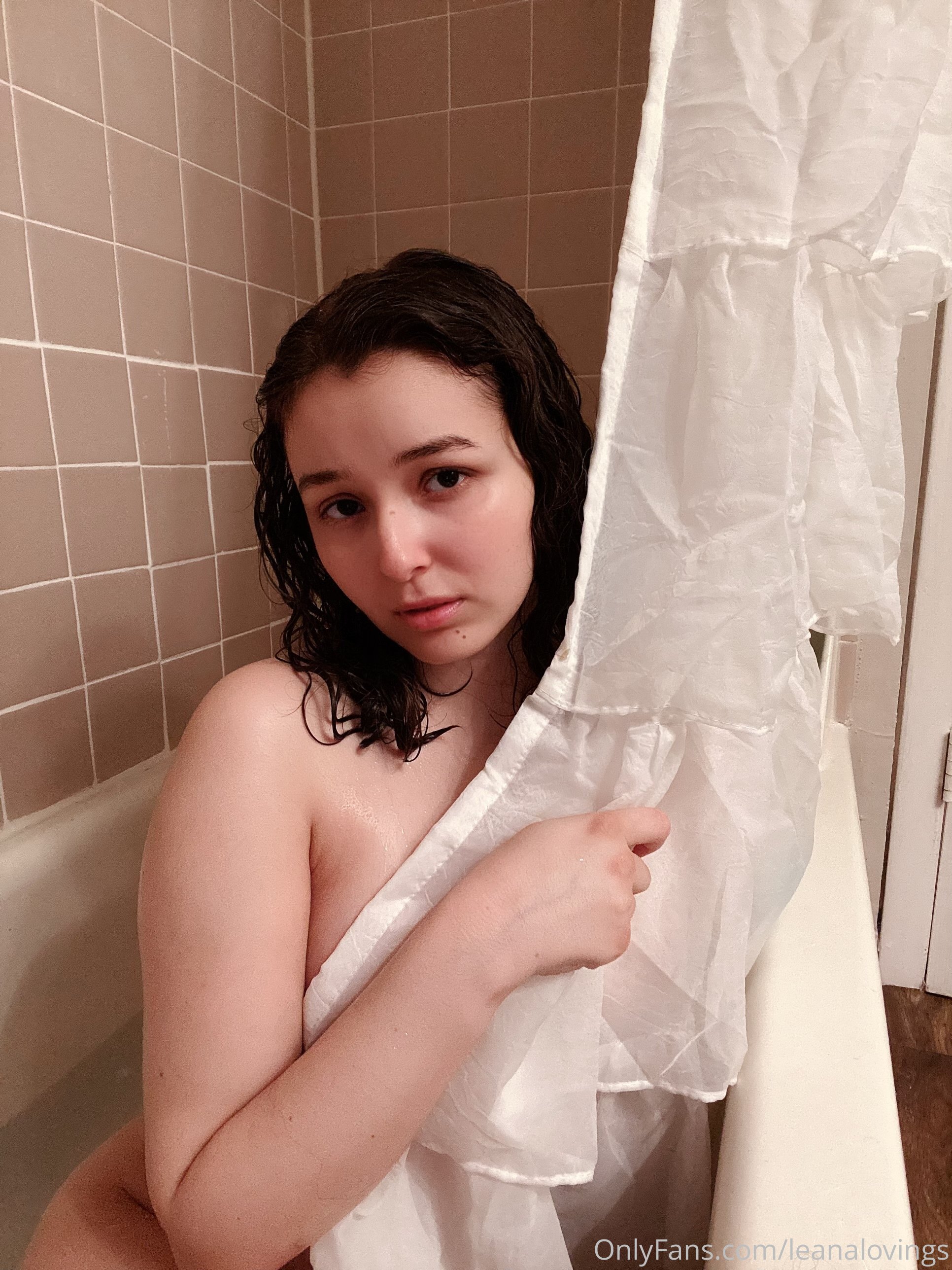 amateur photo leanalovings-27-05-2020-42945854-Shower thoughts