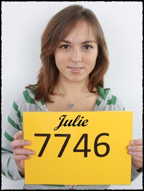 amateur pic 7746 Julie (1)