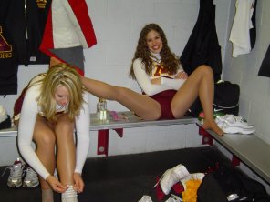amateur photo Real college cheerleader spreads her legs and smiles in the dressing room