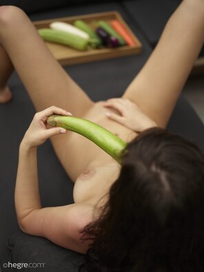 marta-veggie-dildo-12-14000px