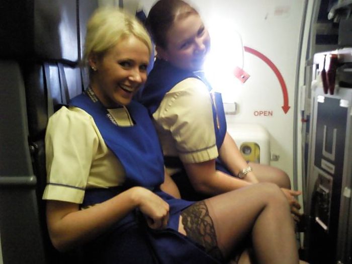 2832769-flight-attendants-00141.webp