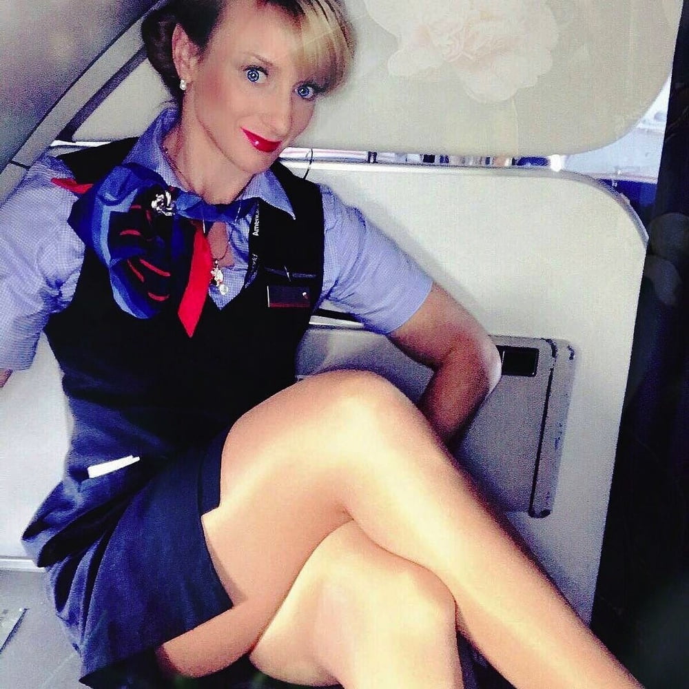 2832817-flight-attendants-00190.webp