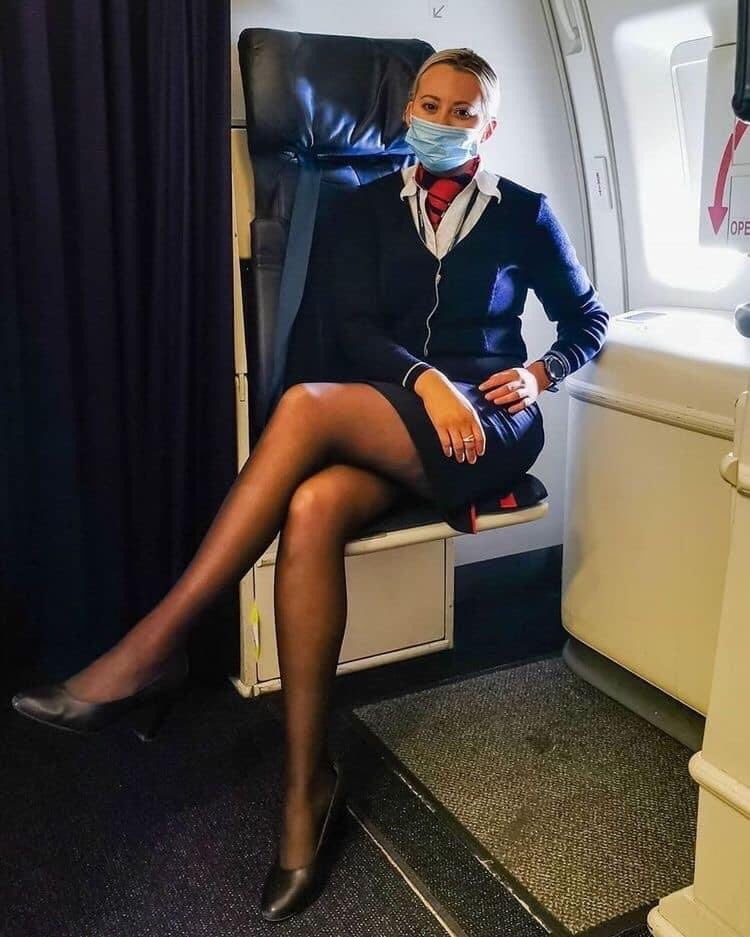 2832835-flight-attendants-00208.webp