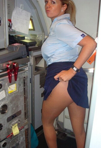 2832893-flight-attendants-00263.webp