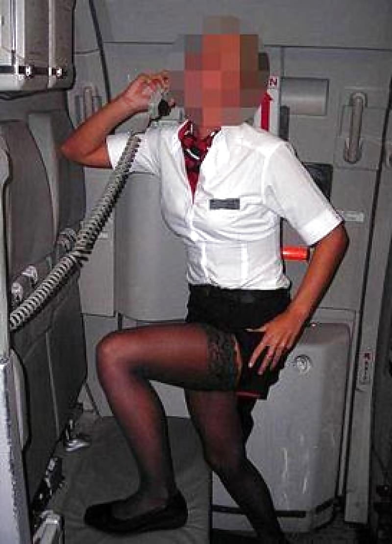 2833030-flight-attendants-00289.webp