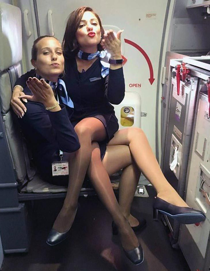 2833234-flight-attendants-00344.webp